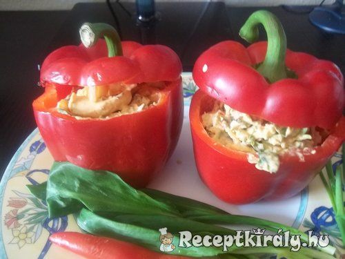 Chilis medvehagymás vajkrémmel töltött paprika