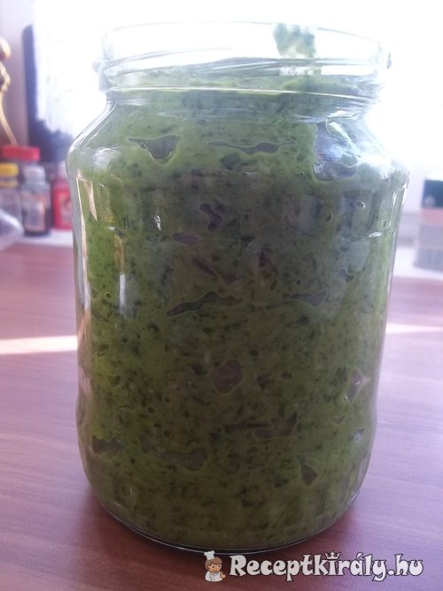 Medvehagymás pesto