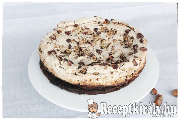 Mogyorós habcsókos csokitorta